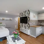 Apartamenty Bluesky - Centrum Karpacza, Blisko Pkp, Balkon, Spokojna Zielona Okolica Karpacz